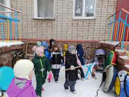 Играем с папами в "Зарницу" Играем с папами в "Зарницу".